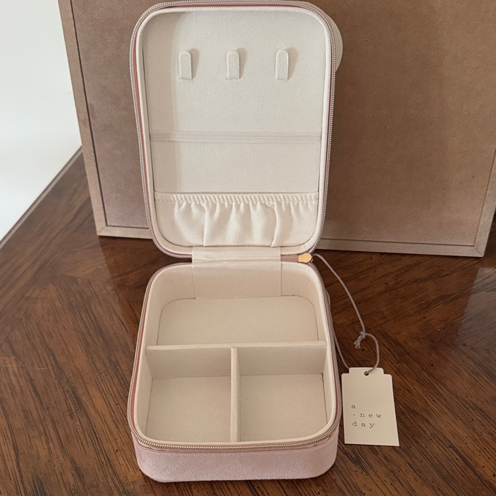 A New Day Light Pink Jewelry/ Accessory Organizer